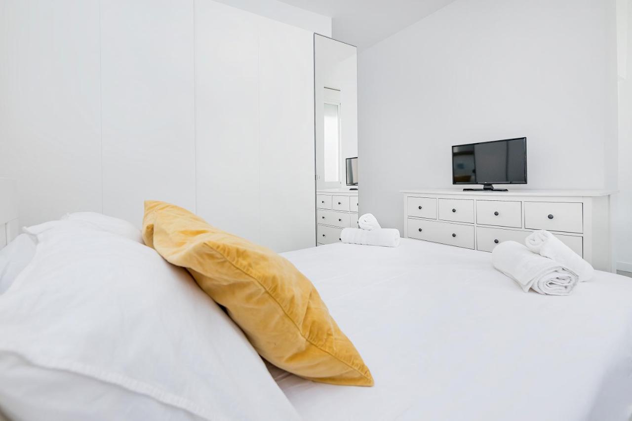 Homey Apt- Atico Con Vistas A La Catedral Malaga Bagian luar foto